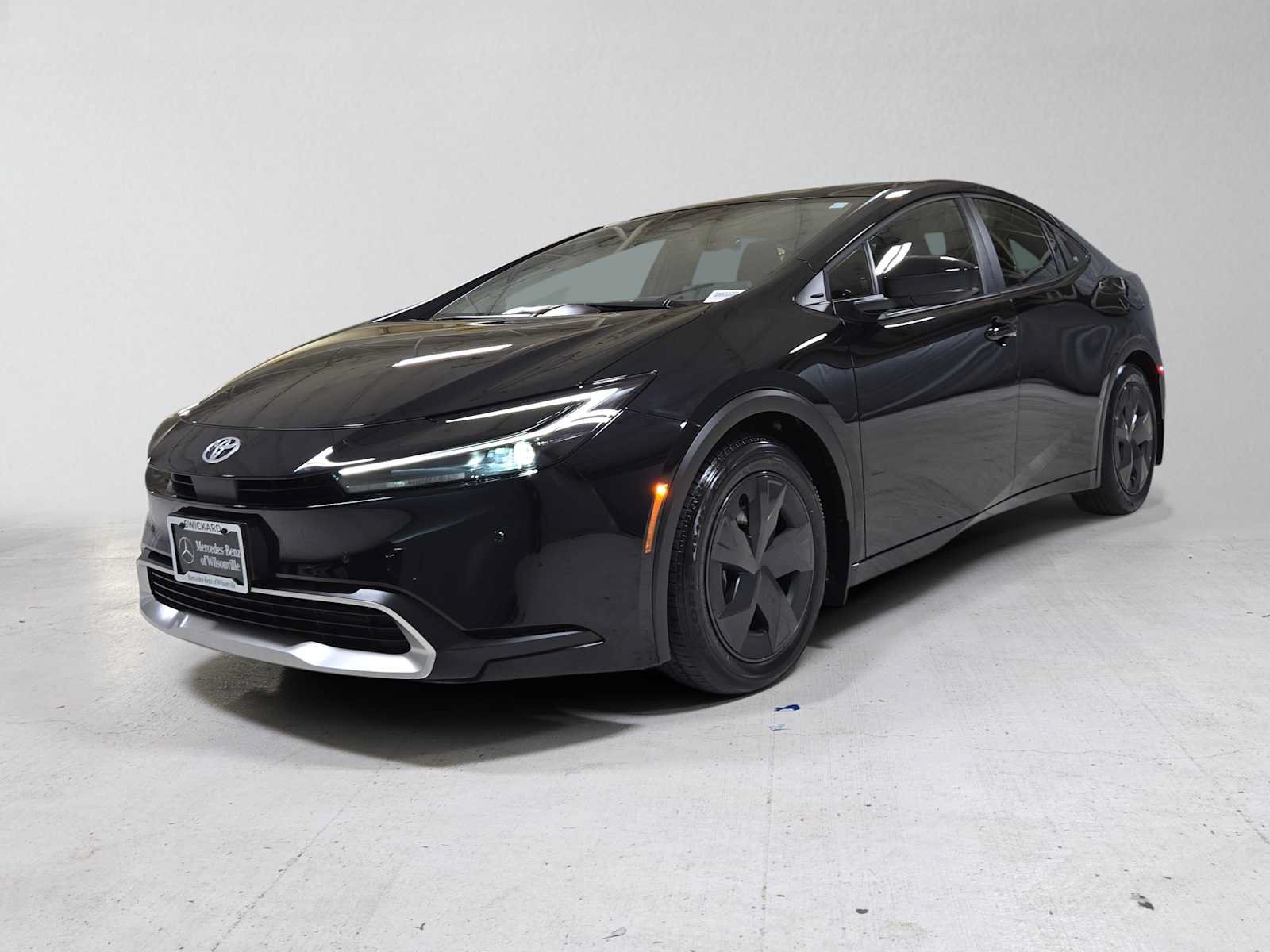 Used 2025 Toyota Prius Plug-In Hybrid FWD image 7
