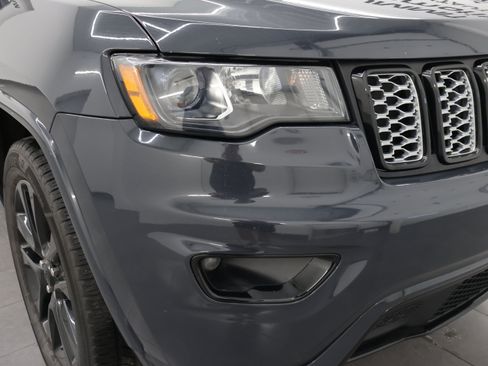 Used 2018 Jeep Grand Cherokee Altitude AWD/4WD image 22