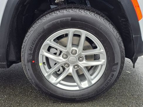 New 2026 Jeep Grand Cherokee Laredo image 10