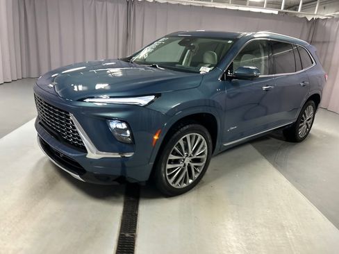 Used 2025 Buick Enclave Avenir w/ Super Cruise Package image 3