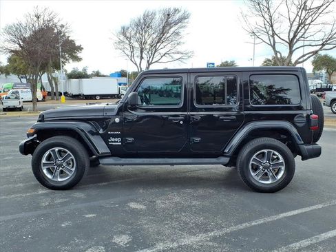 Used 2018 Jeep Wrangler Unlimited Sahara image 5
