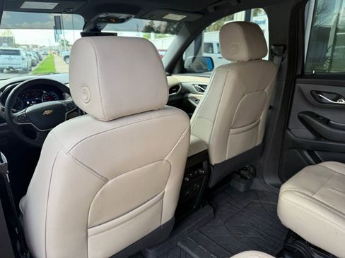 Used 2023 Chevrolet Traverse LT w/ LT Premium Package image 19