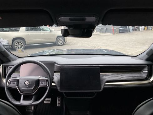 Used 2022 Rivian R1T Adventure AWD/4WD image 12