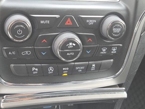 Used 2018 Jeep Grand Cherokee Altitude AWD/4WD image 32