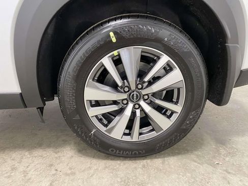 New 2026 Nissan Pathfinder SL FWD image 7