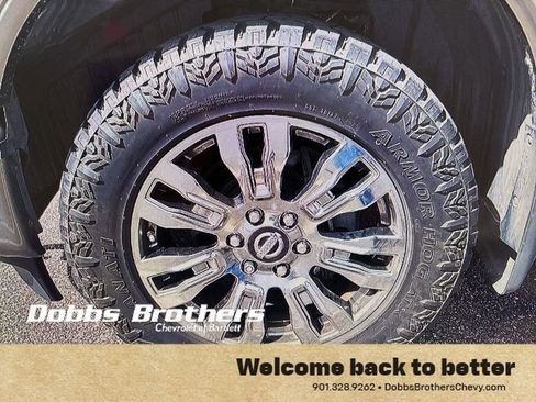 Used 2017 Nissan Titan Platinum Reserve image 5