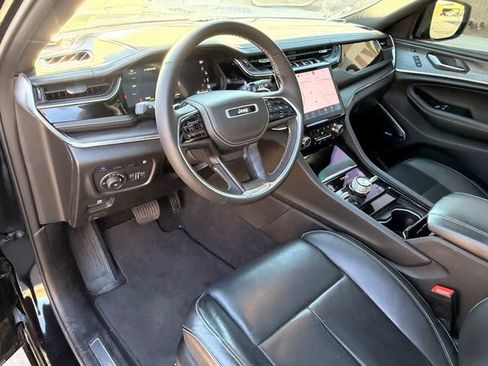 Used 2024 Jeep Grand Cherokee Overland w/ Luxury Tech Group IV AWD/4WD image 13