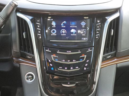 Used 2020 Cadillac Escalade ESV Luxury image 22