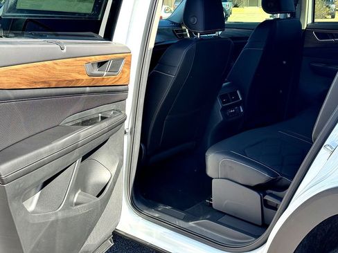 New 2026 Volkswagen Atlas SE image 16