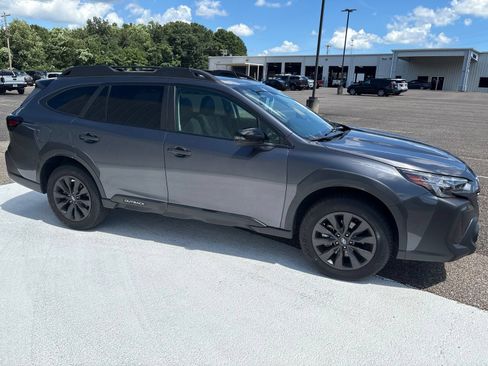 Used 2025 Subaru Outback Onyx Edition AWD/4WD image 3