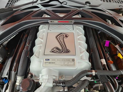 Used 2021 Ford Mustang Shelby GT500 w/ Carbon Fiber Track Pack image 14