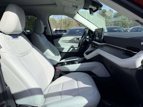 New 2026 Ford Explorer Platinum w/ LUX Leather Package image 12