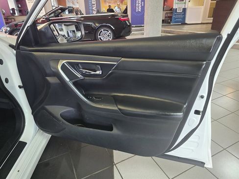 Used 2015 Nissan Altima 2.5 S w/ Special Edition Package FWD image 12