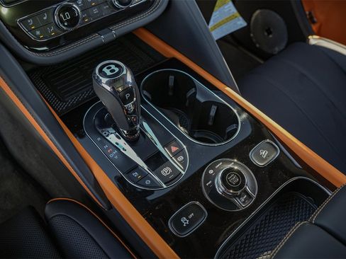 New 2025 Bentley Bentayga image 30