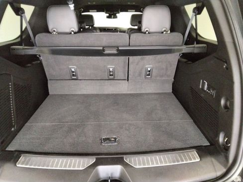 Used 2023 GMC Yukon XL Denali image 11