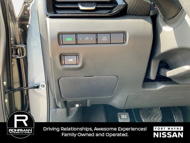 Used 2023 Nissan Sentra SV FWD image 18