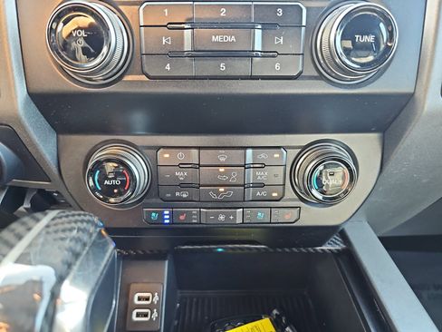 Used 2019 Ford F150 Raptor w/ Equipment Group 802A Luxury AWD/4WD image 21