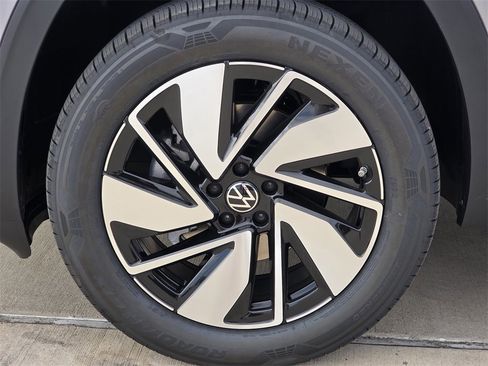 New 2026 Volkswagen Atlas SE image 8