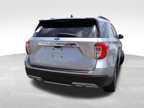 Used 2024 Ford Explorer XLT w/ Equipment Group 202A AWD/4WD image 14