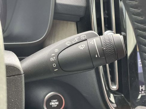 Used 2019 Volvo XC40 T5 Inscription image 13