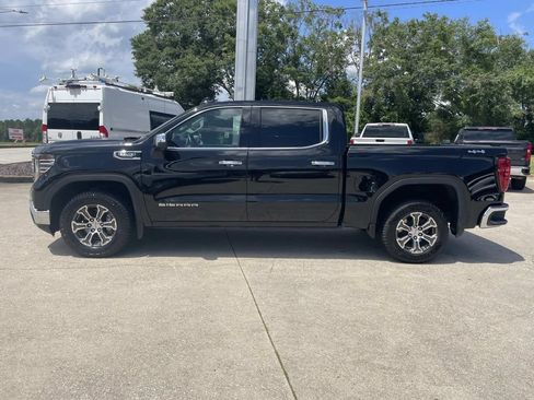 Used 2025 GMC Sierra 1500 SLT AWD/4WD image 2
