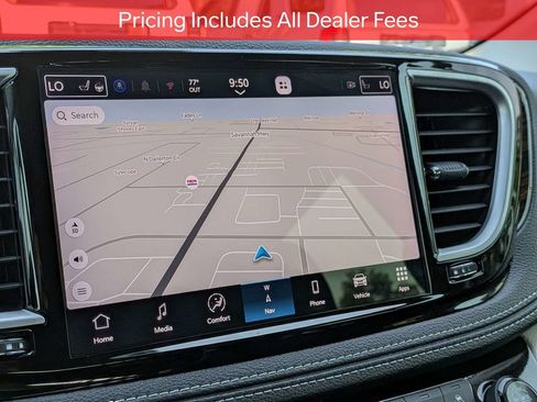 Used 2024 Chrysler Pacifica Limited w/ Uconnect Theater Family Group FWD image 24