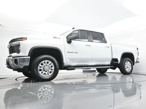 Used 2025 Chevrolet Silverado 2500 LT AWD/4WD image 41