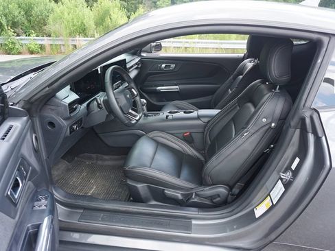 Used 2025 Ford Mustang Coupe RWD image 2