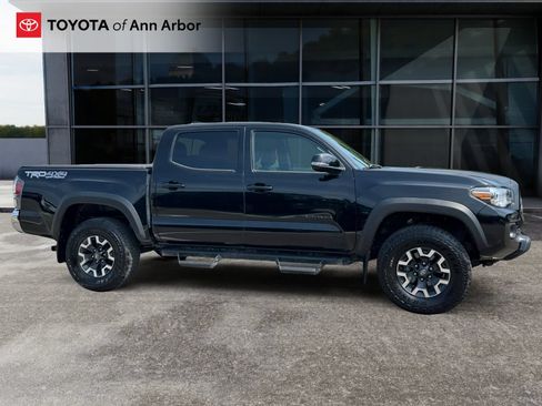 Used 2022 Toyota Tacoma TRD Off-Road AWD/4WD image 11
