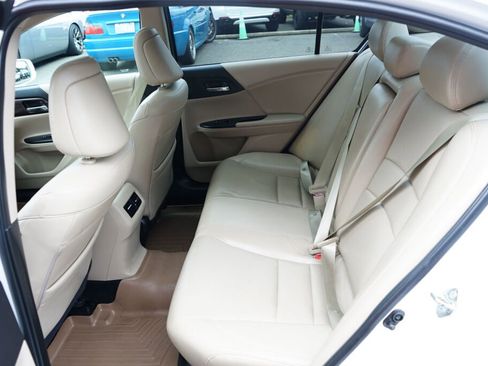 Used 2017 Honda Accord Touring image 16