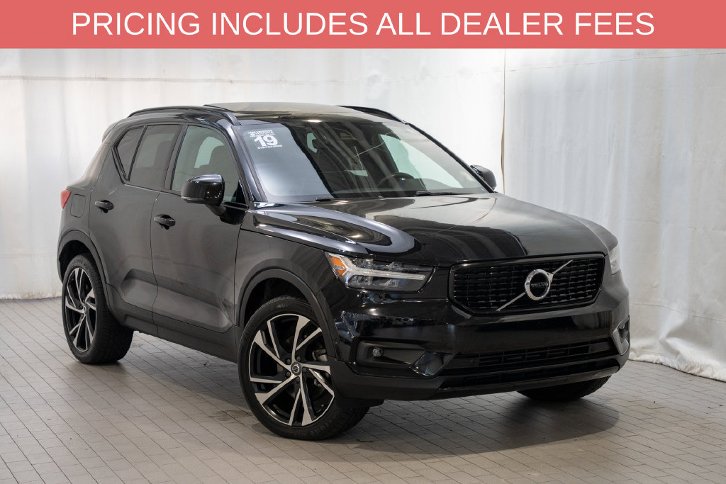 Used 2019 Volvo XC40 T4 R-Design FWD image 1