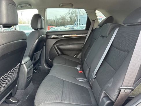 Used 2014 Kia Sorento LX image 9