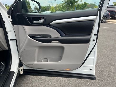 Used 2018 Toyota Highlander XLE AWD/4WD image 22
