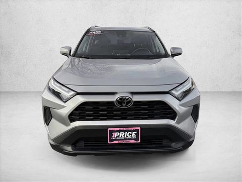 Used 2025 Toyota RAV4 XLE AWD/4WD image 2