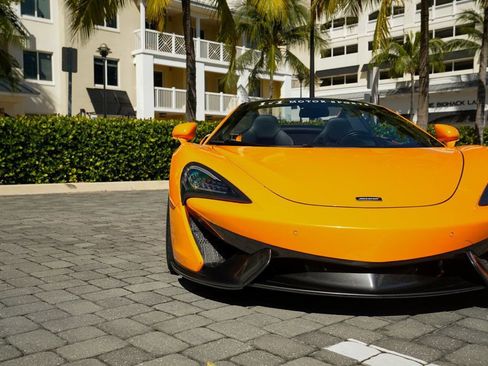 Used 2018 McLaren 570S Spider image 6