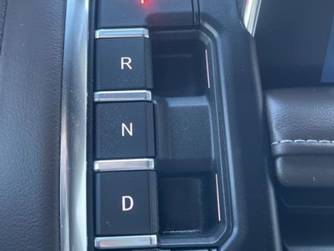 Used 2024 Chevrolet Suburban Z71 w/ Luxury Package image 19