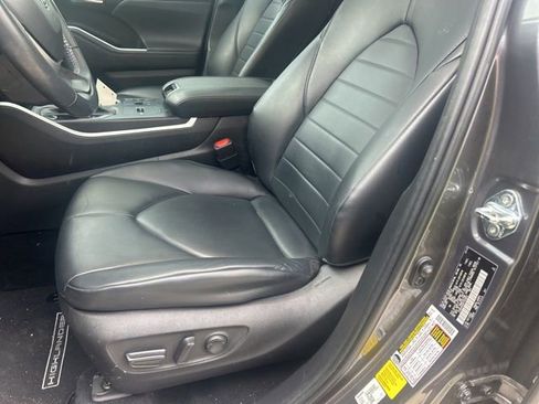 Used 2023 Toyota Highlander XLE FWD image 15