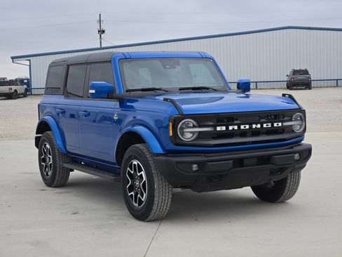 Used 2024 Ford Bronco Outer Banks image 3