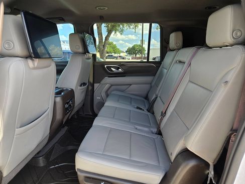 Used 2021 Chevrolet Suburban Z71 w/ Z71 Off-Road Package AWD/4WD image 14