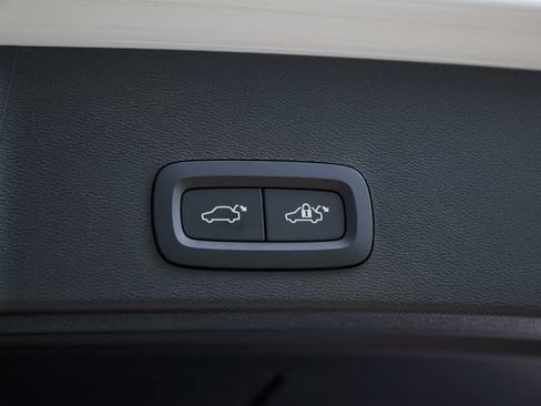 Certified 2026 Volvo XC40 B5 Plus AWD/4WD image 43