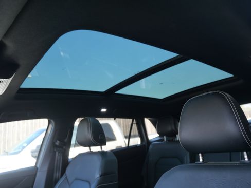 Used 2024 Volkswagen Atlas Cross Sport SEL R-Line image 10