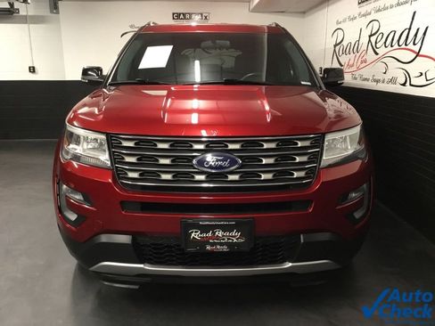 Used 2017 Ford Explorer XLT image 4