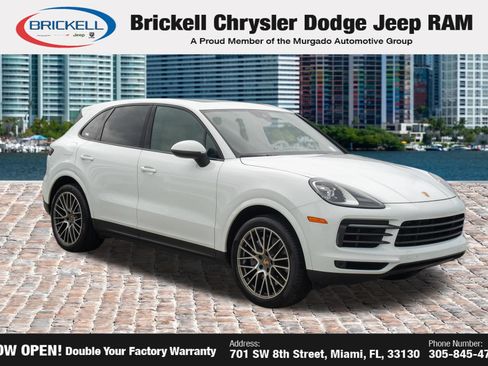 Used 2022 Porsche Cayenne Platinum Edition AWD/4WD image 2