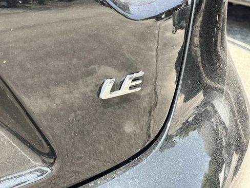 Used 2022 Toyota Corolla LE FWD image 11