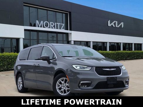 Used 2023 Chrysler Pacifica Touring-L FWD image 1