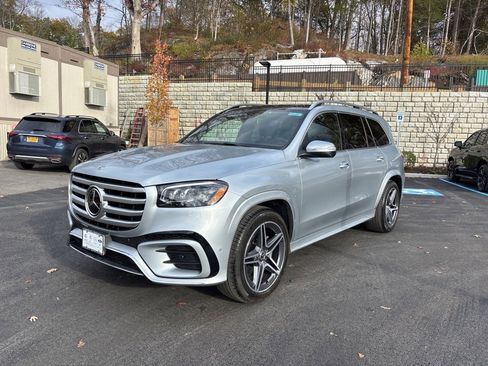 Used 2025 Mercedes-Benz GLS 450 4MATIC image 2