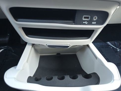 Used 2020 Chrysler Pacifica Limited image 17