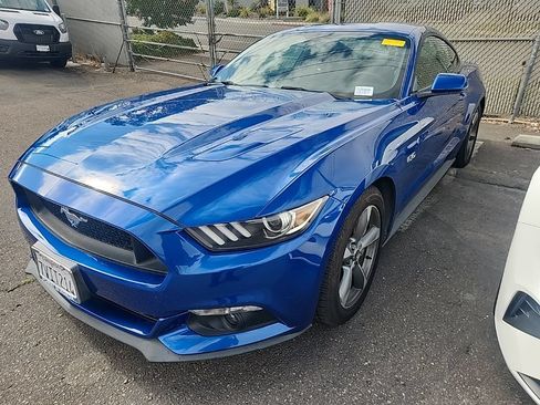 Used 2017 Ford Mustang GT RWD image 3