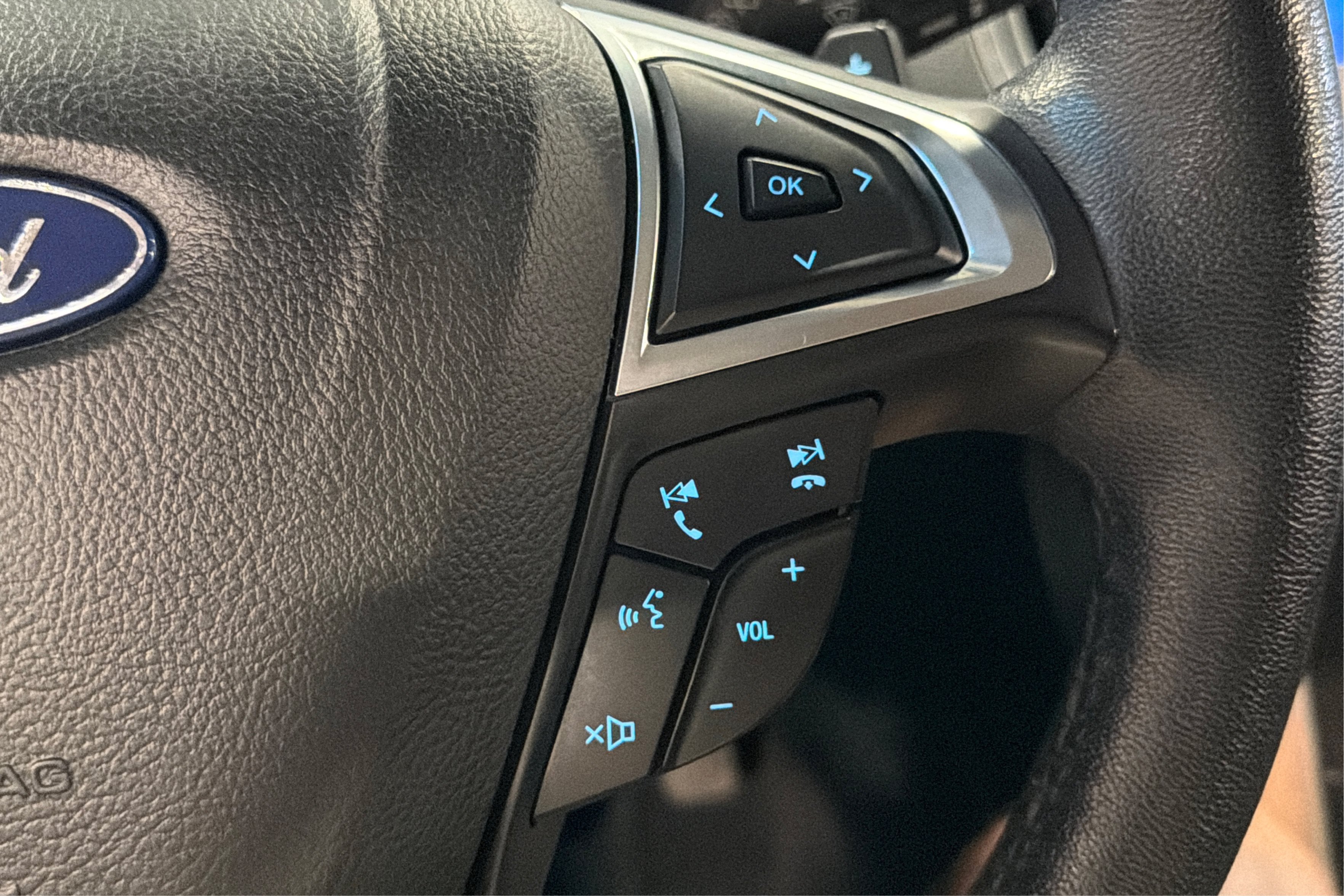 Used 2020 Ford Edge Titanium AWD/4WD image 26
