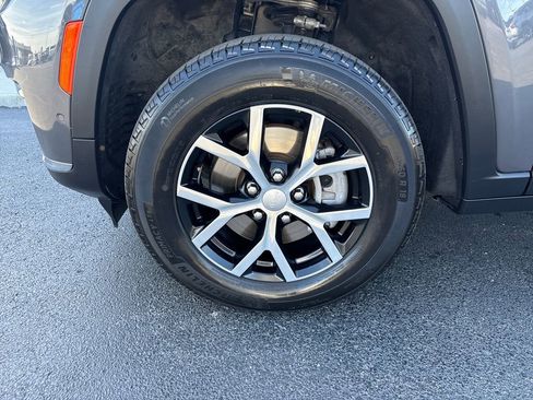 Used 2024 Jeep Grand Cherokee L Limited w/ Luxury Tech Group II image 33